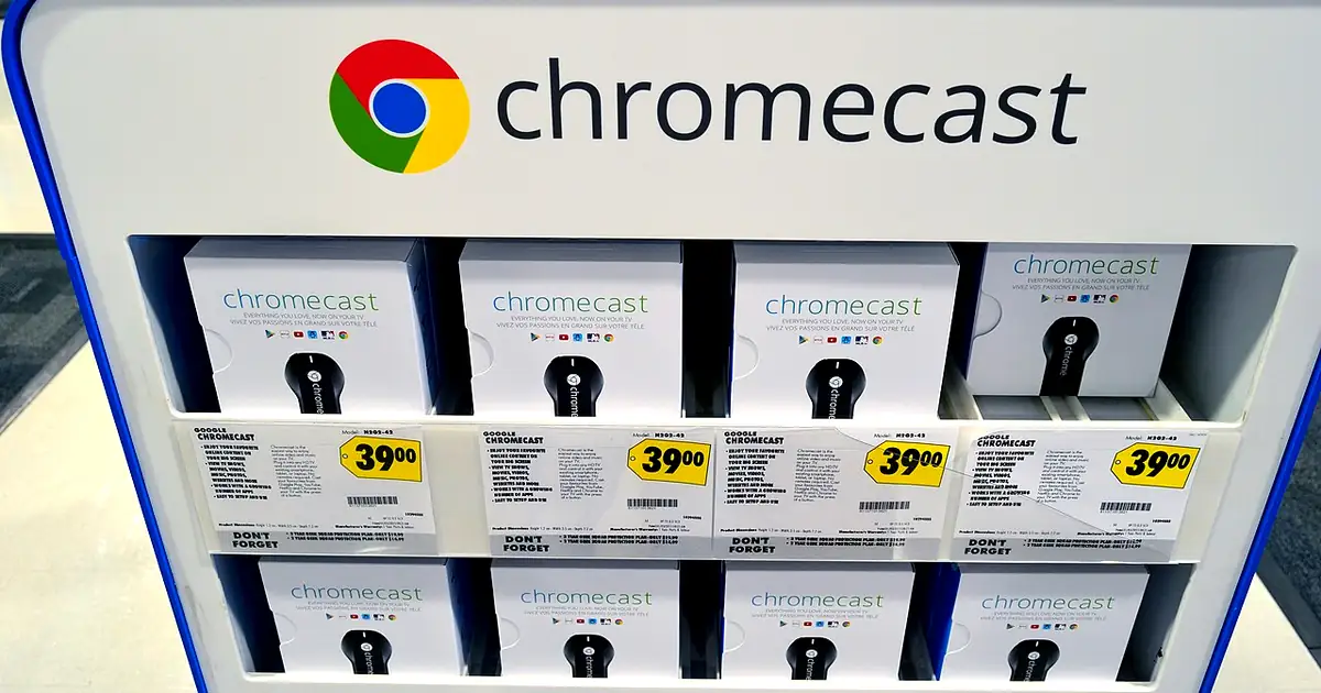 Présentoir de clés Chromecast en magasin, utiles pour diffuser IPTV Smarters Pro sur la TV